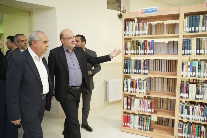 کلنگ احداث کتابخانه مرکزی بناب به زمین خورد