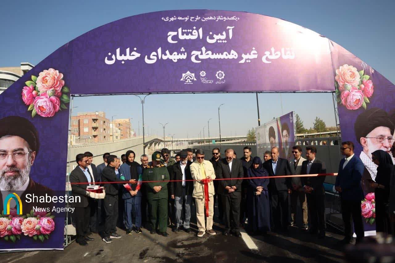 همگام با «ملت مبعوث» تا پل شهدای خلبان کرمان با پیادهروی متفاوت ۲۳۰ هزارنفری