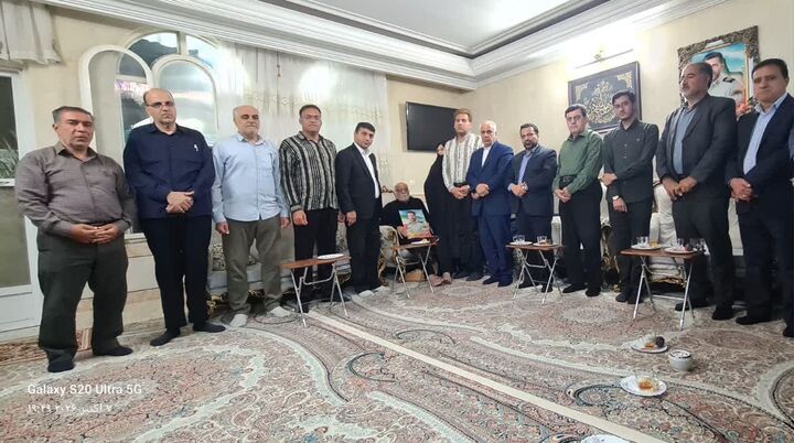 اعضای کانون نشر فرهنگ اسلامی کاشان با خانواده سردار شهید میثم گوهری‌آرانی دیدار کردند