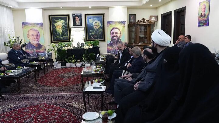 دیدار جمعی از نمایندگان ادوار مجلس با خانواده شهید لاریجانی