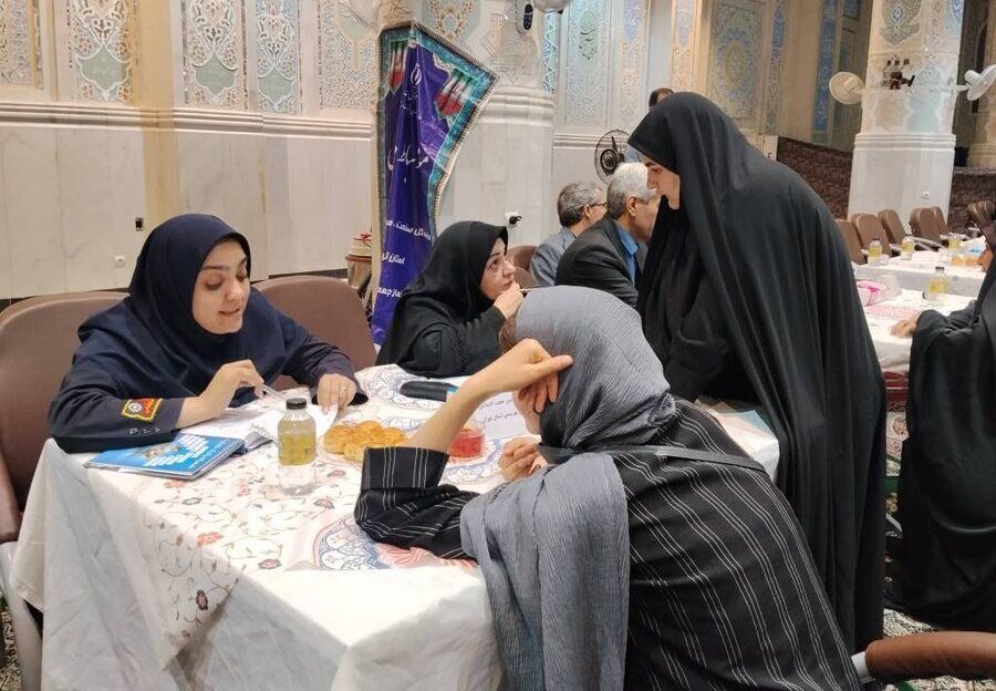 برگزاری میز خدمت در مسجد چهارده معصوم به شهروندان محله یافت‌آباد