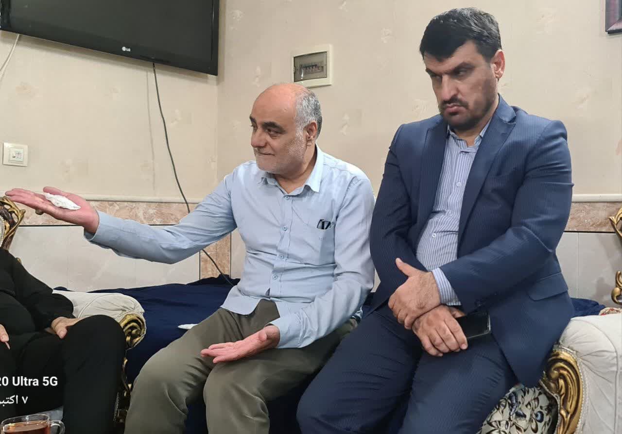 اعضای کانون نشر فرهنگ اسلامی کاشان با خانواده سردار شهید میثم گوهری‌آرانی دیدار کردند