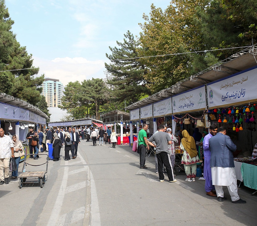 کانون مسجدی که ظرفیتهای روستا را به نمایشگاه روستا و عشایر آورد/ از ترشی انبه تا صنایعدستی نخل