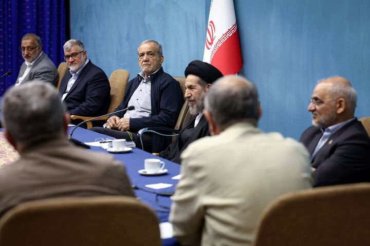 پزشکیان: اگر خودمان خود را تحریم نکنیم، دشمن نمی‌تواند ما را حذف کند
