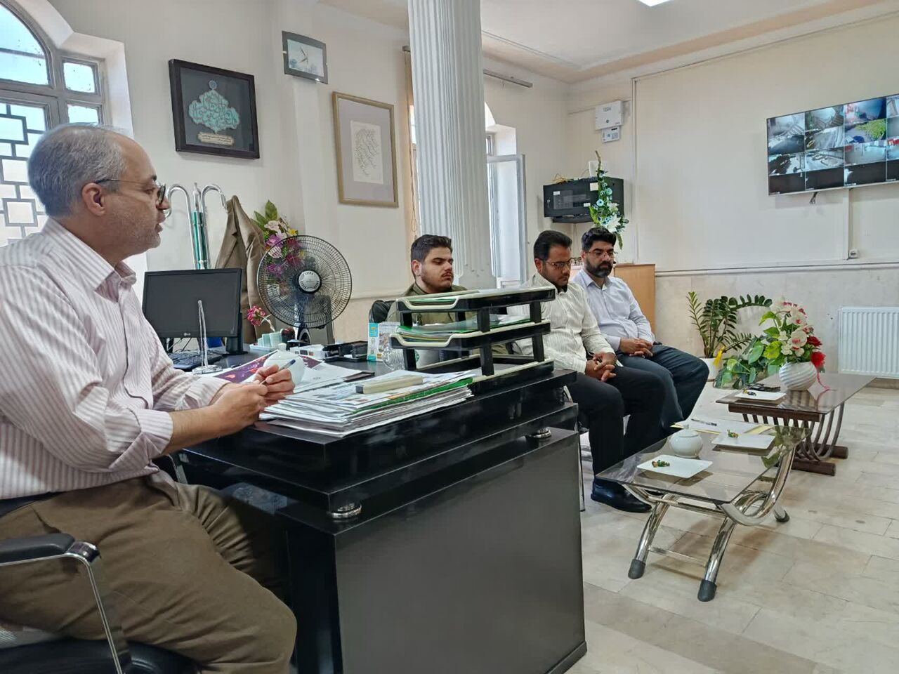 کاشمر تمام قد پای کار مدهامتان