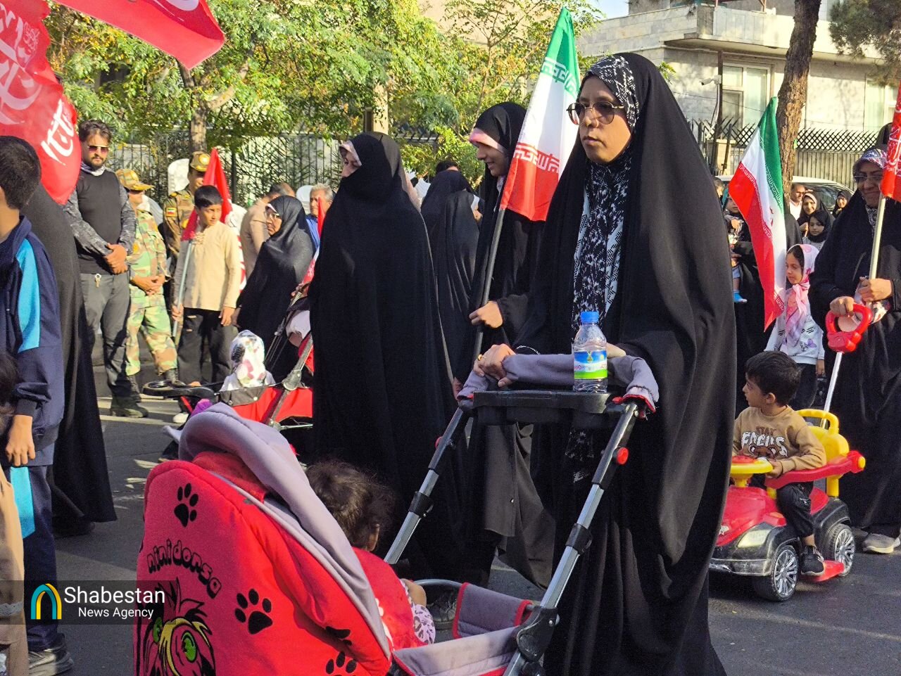 لالایی برای سرزمین مادری؛ مادران بیرجندی در صف وفاداری به ایران