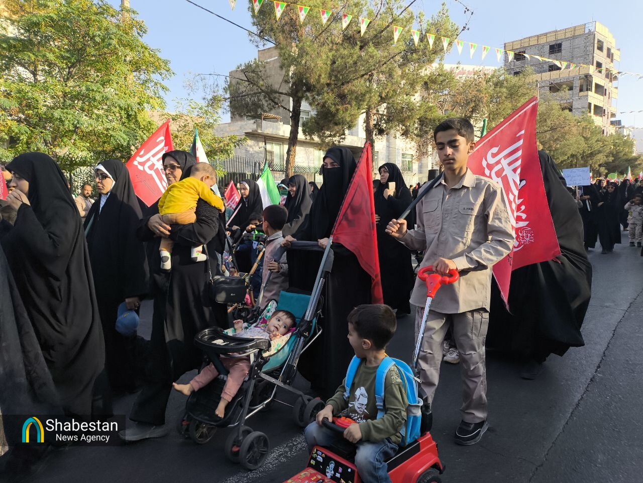 لالایی برای سرزمین مادری؛ مادران بیرجندی در صف وفاداری به ایران