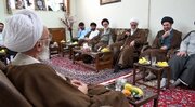 لحظاتی منتشر نشده از حضور رهبر معظم انقلاب در منزل علامه مصباح یزدی(ره)