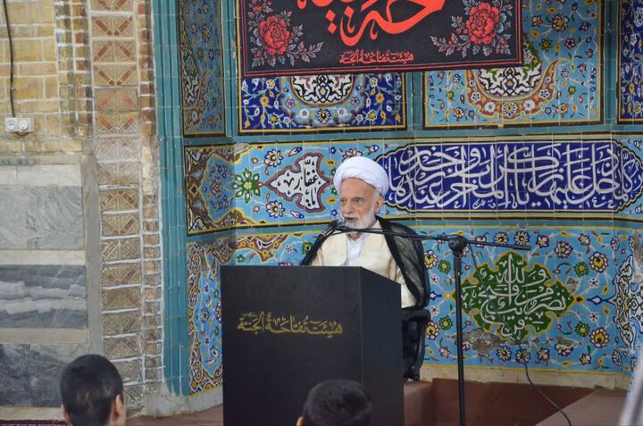 طلاب با تقویت بنیه علمی و معنوی دژ مستحکم دفاع از اسلام شوند