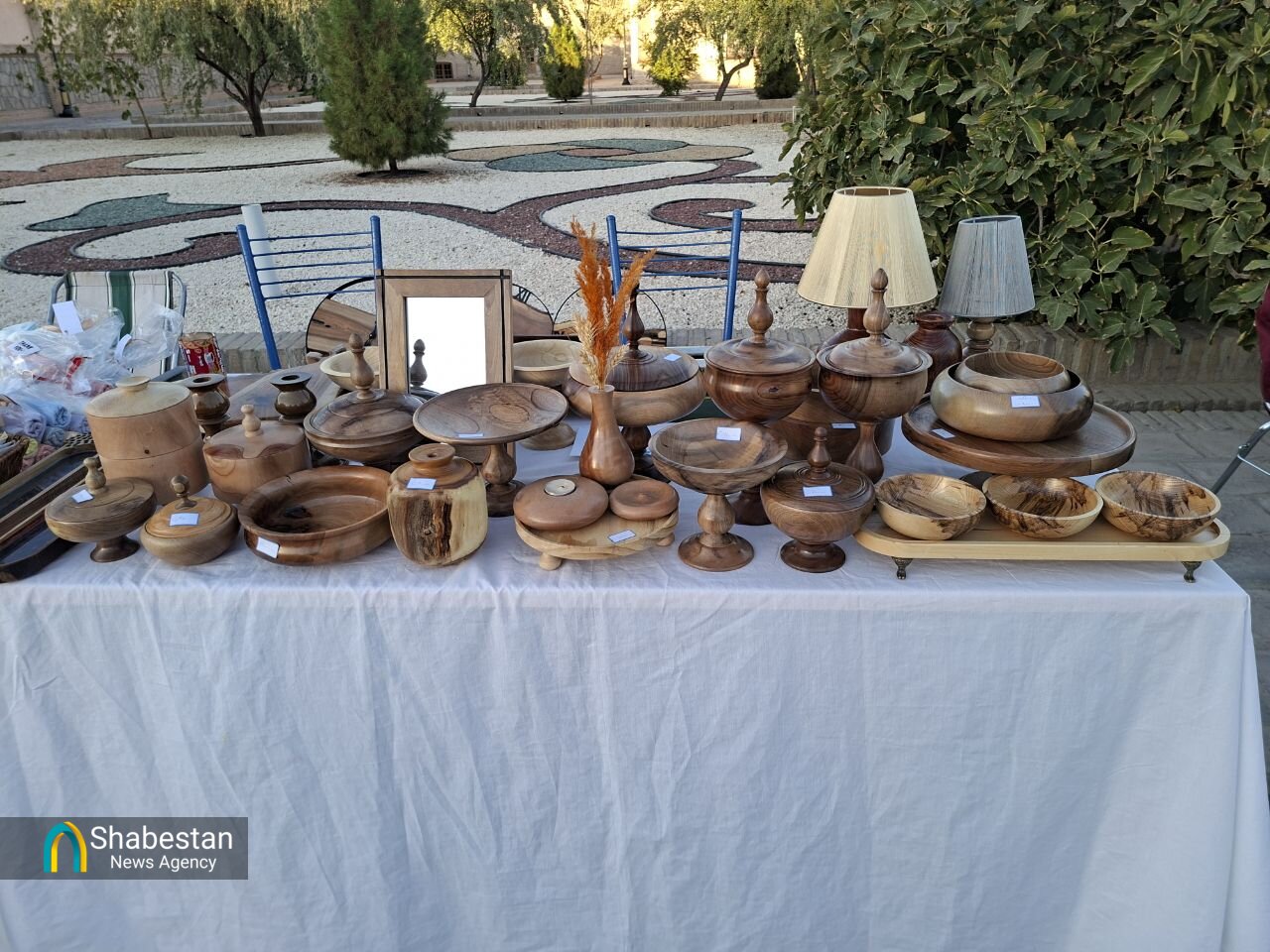 از پشت‌بام خانه تا خلق هنر با چوب/ روایت کارآفرین بیرجندی از دغدغه بازار فروش