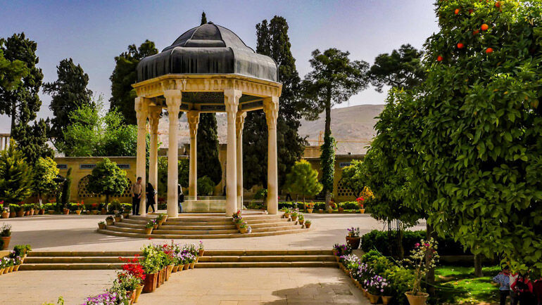 راز ماندگاری غزلهای شاعر شیرازی
