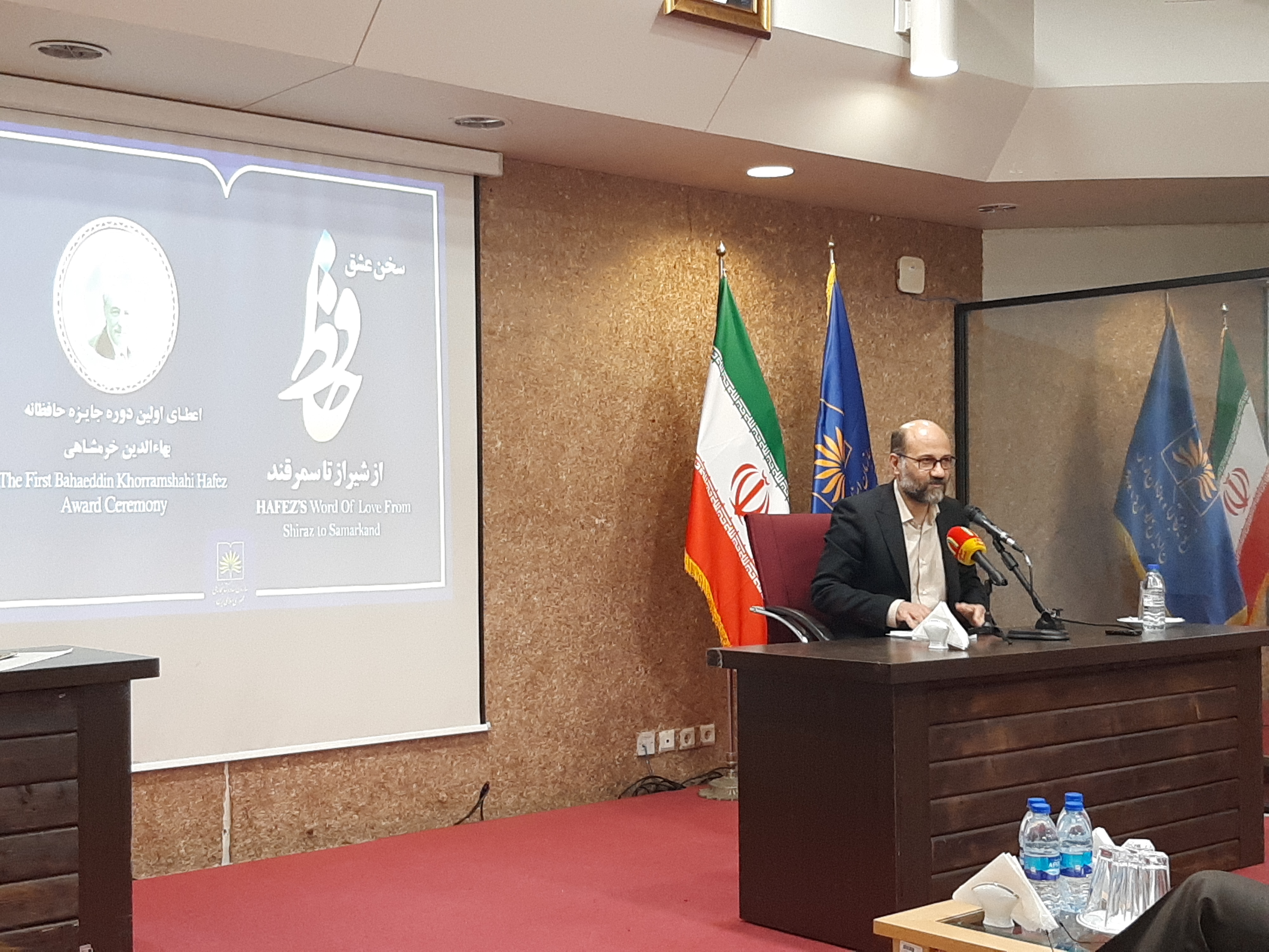 نخستین جایزه حافظانه بهاءالدین خرمشاهی به زنده یاد اصغر دادبه و ناتالیا پریگارینا رسید