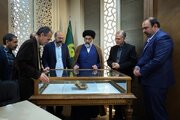رونمایی از نسخه خطی دیوان حافظ اهدایی رهبر شهید در کتابخانه حرم رضوی