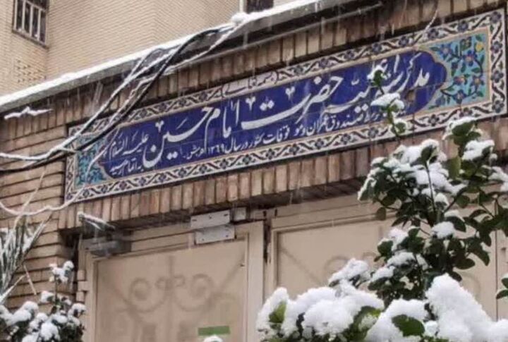درس اخلاق در مدرسه علمیه امام حسین(ع) برگزار می‌شود