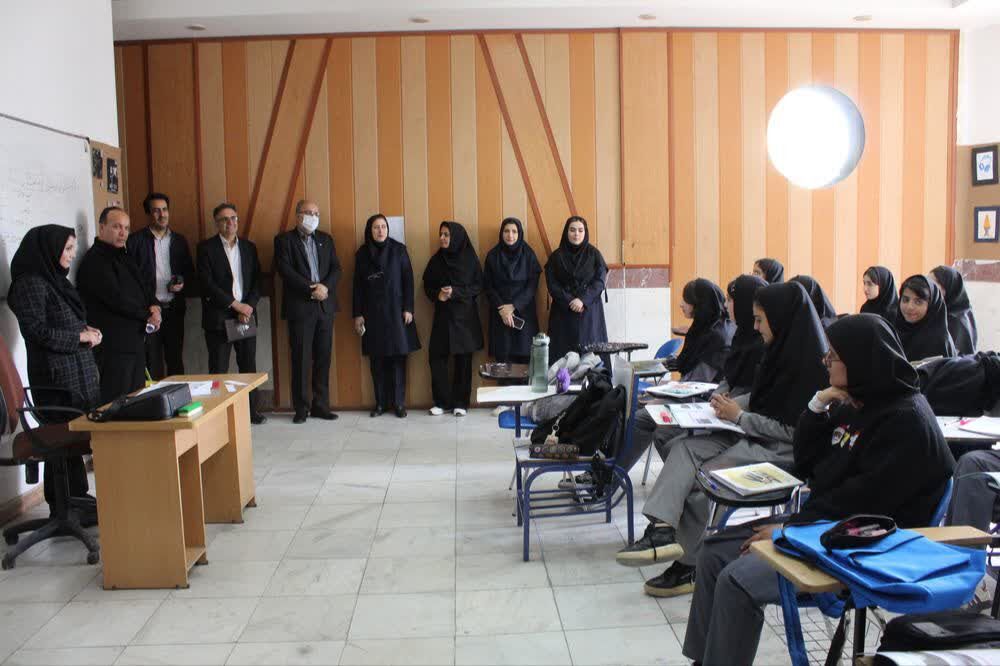 بازدید «مدیرکل دفتر برنامهریزی و آموزش هنری وزارت فرهنگ و ارشاد اسلامی» از هنرستان هنرهای زیبای دختران کرمانشاه