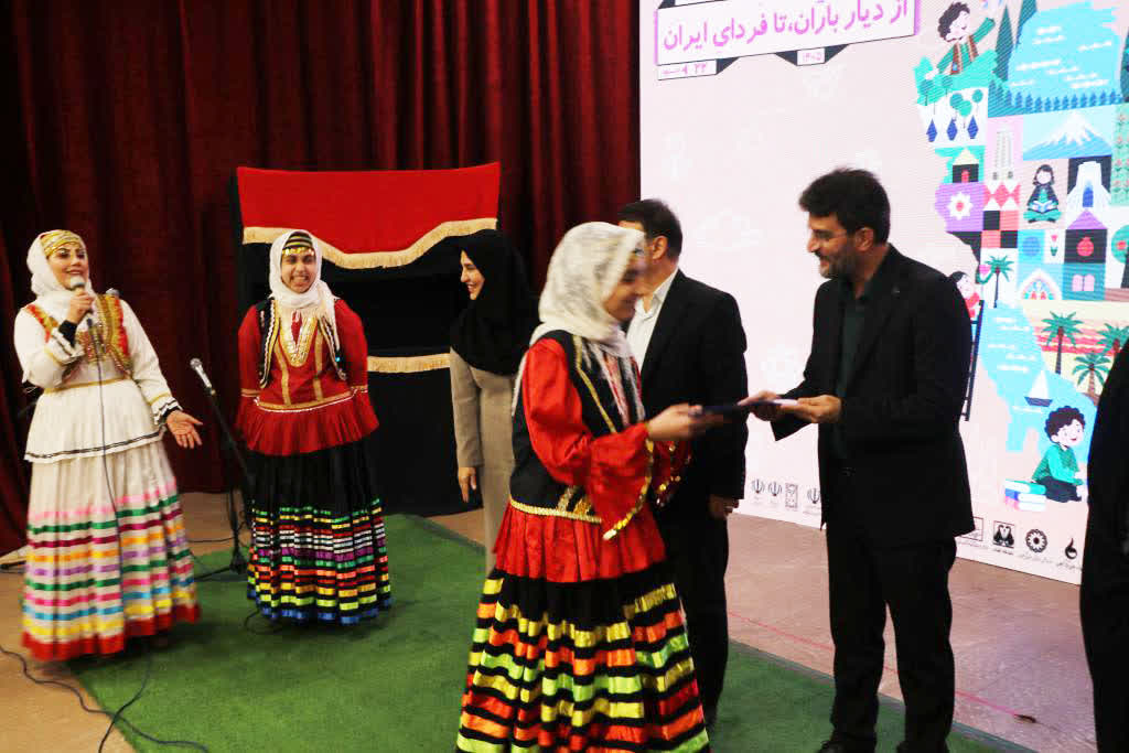 آیین پایانی هفته کودک در رشت/ از دیار باران تا فردای ایران