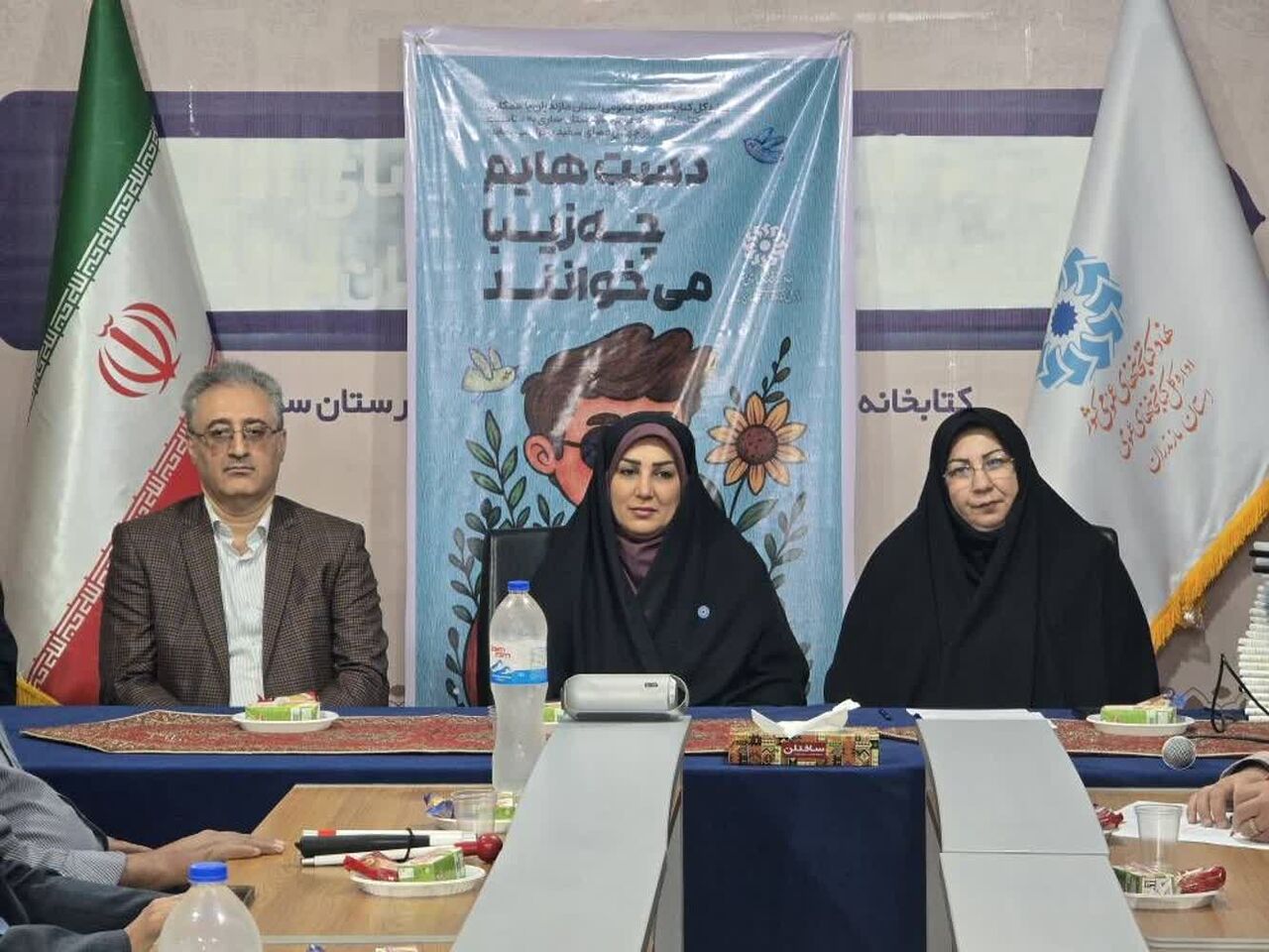 ویژهبرنامه «دستهایم چه زیبا میخوانند» در ساری برگزار شد/ رونمایی از ۵ کتاب گویا به همت کتابداران مازندران