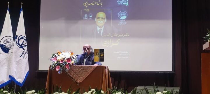 جلال‌الدین کزازی: از صلح‌طلبی تا حماسه‌سازی ایرانیان در شاهنامه