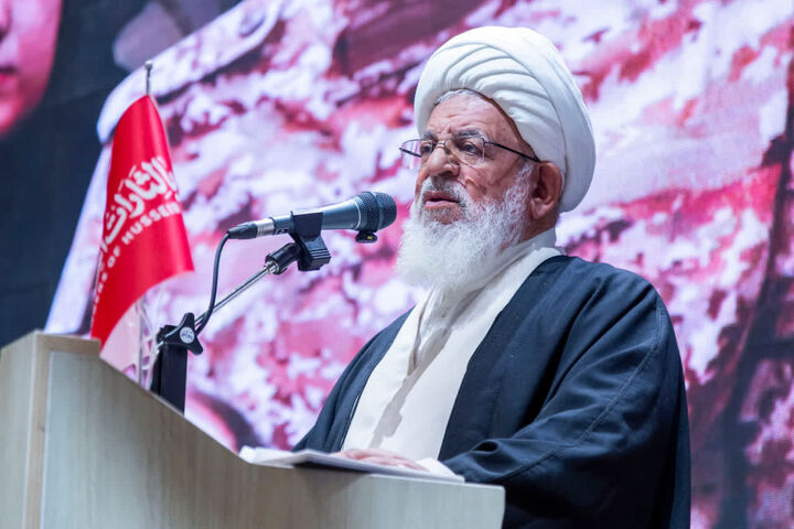 ملت ایران با اتکا به خداوند و محبت اهل‌بیت(ع) در برابر قدرت‌های استکباری ایستادگی می‌کند