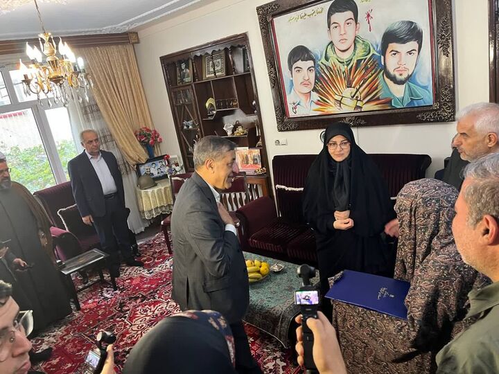 دیدار معاون اجرایی رئیس‌جمهور با خانواده شهیدان محمدپور صبور