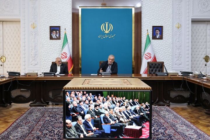 پزشکیان: مساجد را باید به کارکرد اوایل انقلاب برگردانیم