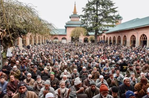 عقب‌نشینی از طرح یکسان‌سازی خطبه‌های نماز جمعه پس از اعتراض علمای مسلمان کشمیر