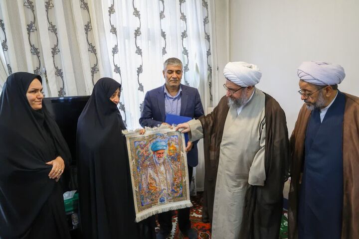 امام جمعه تبریز با خانواده «شهید علی یگانه» دیدار کرد
