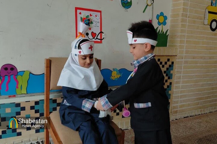 آشنایی کودکان کانون گلشن با دنیای پرستاری