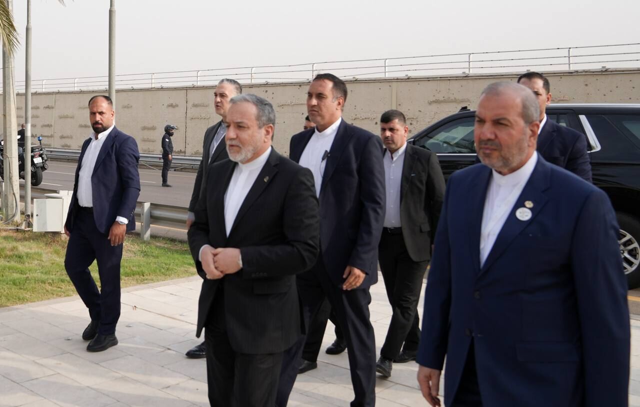 ادای احترام وزیر امور خارجه به یادبود فرماندهان شهید مقاومت