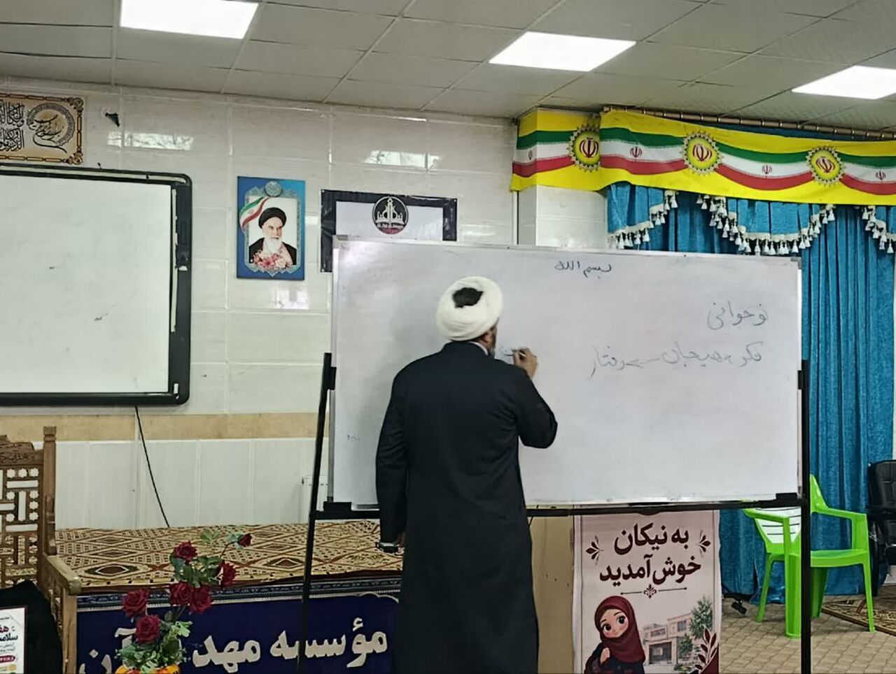 برگزاری نشست آموزشی سلامت روان و چالشهای نوجوانی در دبیرستان نیکان مهد قرآن آران و بیدگل