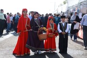 پیاده‌روی خانوادگی در حاشیه جشنواره انار روستای جوشقان مرکزی