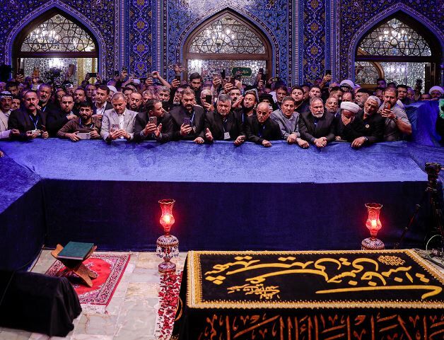 تجدید بیعت ۳۰۰ موکبدار عراقی با رهبر شهید در رواق دارالذکر