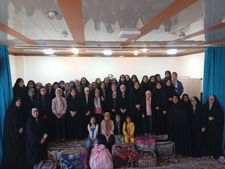دورهمی «دوستانه و دخترانه» کانون فرهنگی امام زمان(عج) در آران و بیدگل برگزار شد