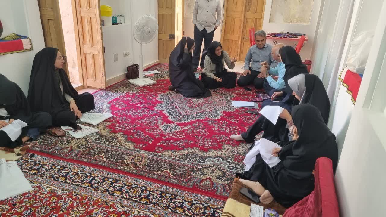 «گره شمسک» گره‌گشای اشتغال بانوان شد/ احیای میراث مادربزرگ‌ها در سه‌قلعه