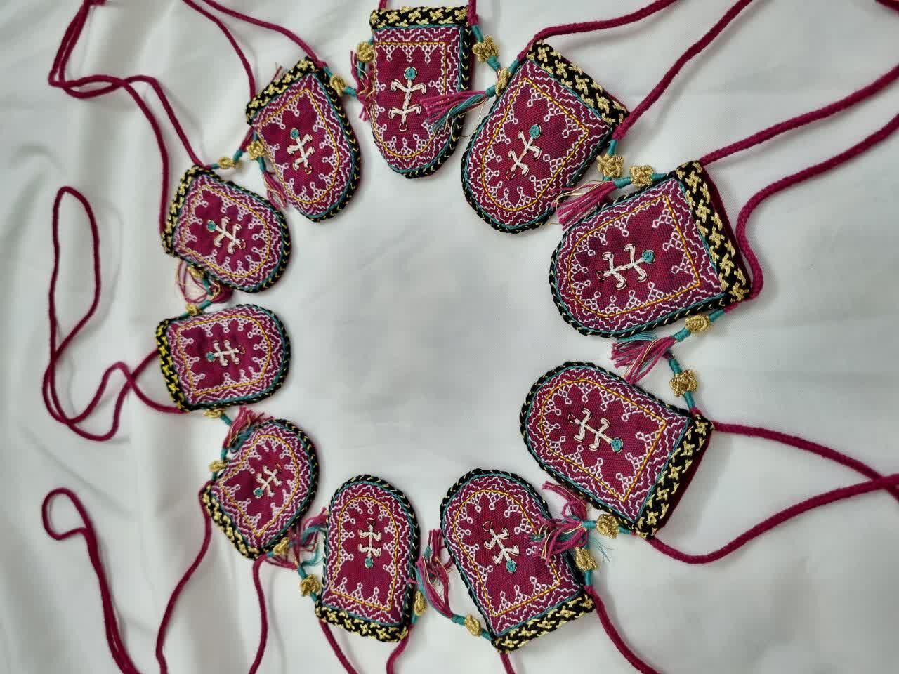 «گره شمسک» گره‌گشای اشتغال بانوان شد/ احیای میراث مادربزرگ‌ها در سه‌قلعه