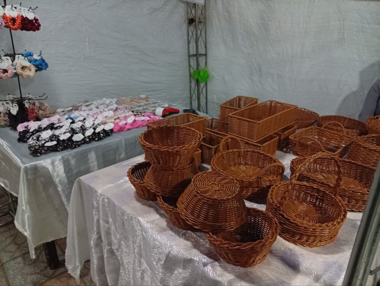نمایشگاه صنایع دستی و محصولات خانگی در مسجد حضرت فاطمه الزهرا (س) برپا شد