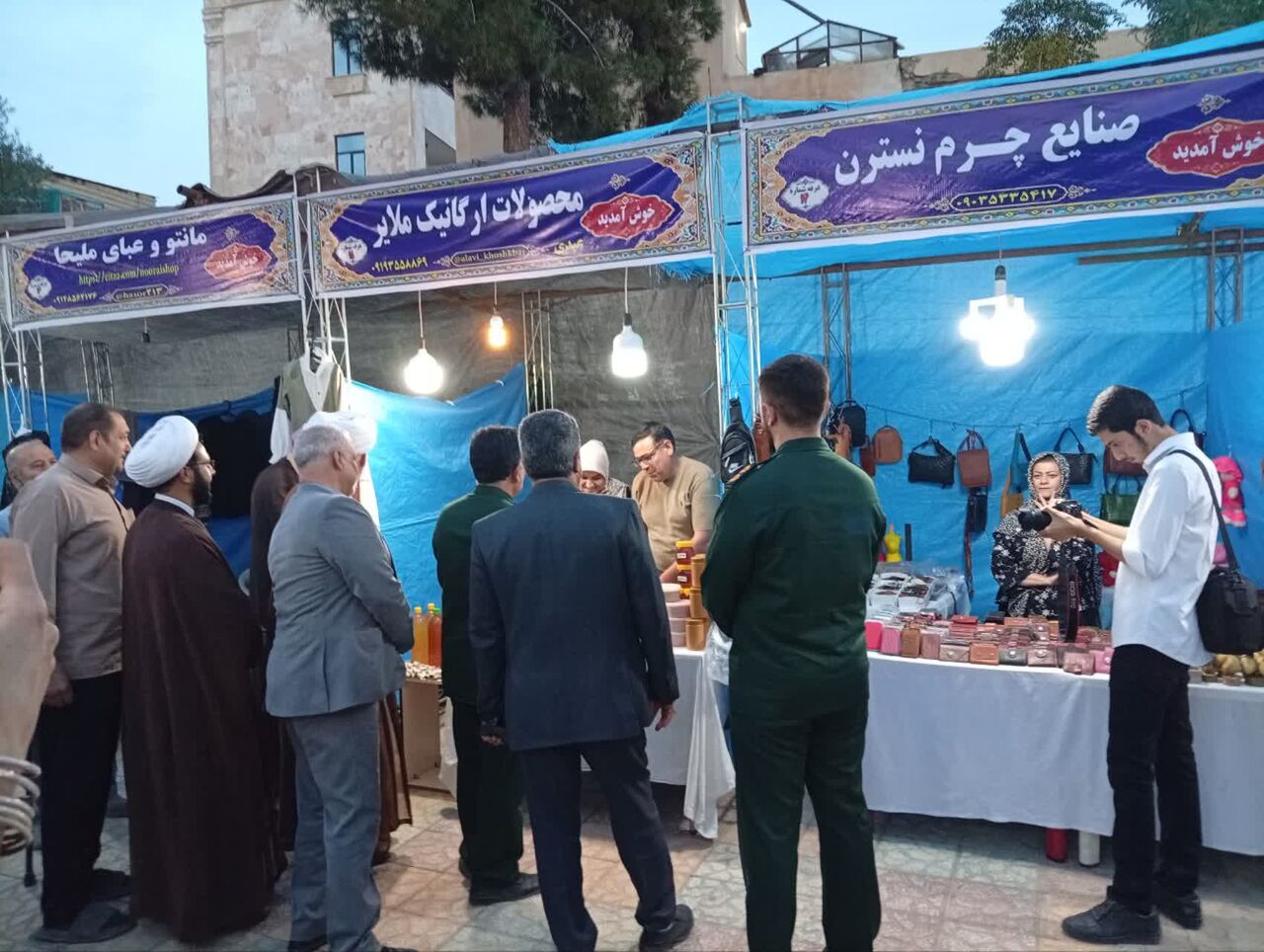 نمایشگاه صنایع دستی و محصولات خانگی در مسجد حضرت فاطمه الزهرا (س) برپا شد