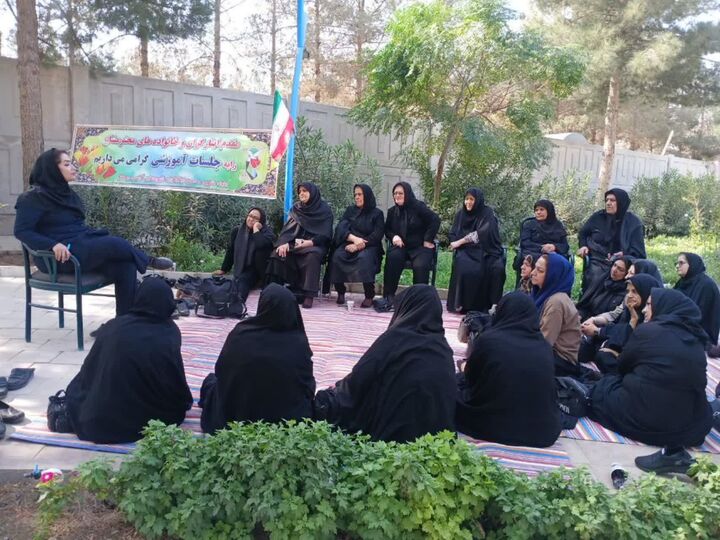 برگزاری دوره آموزشی سلامت روان ویژه همسران جانبازان متوفی در آران و بیدگل