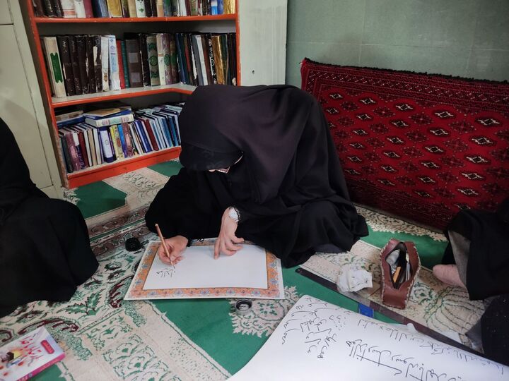 از کلاس سوم ابتدایی تا مدهامّتان؛ روایت مهتاب اسفندیاری از پیوند خوشنویسی و هنر قرآنی