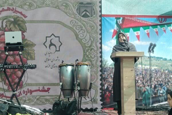 ایران امروز به اتحاد ملی نیاز دارد/ استان مرکزی ترنج قالی ایران است