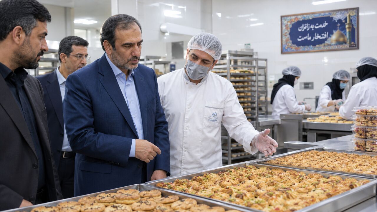 دو کارگاه غذایی حرم شاهچراغ(ع)؛ از تولید نان روزانه تا توسعه شیرینی‌پزی