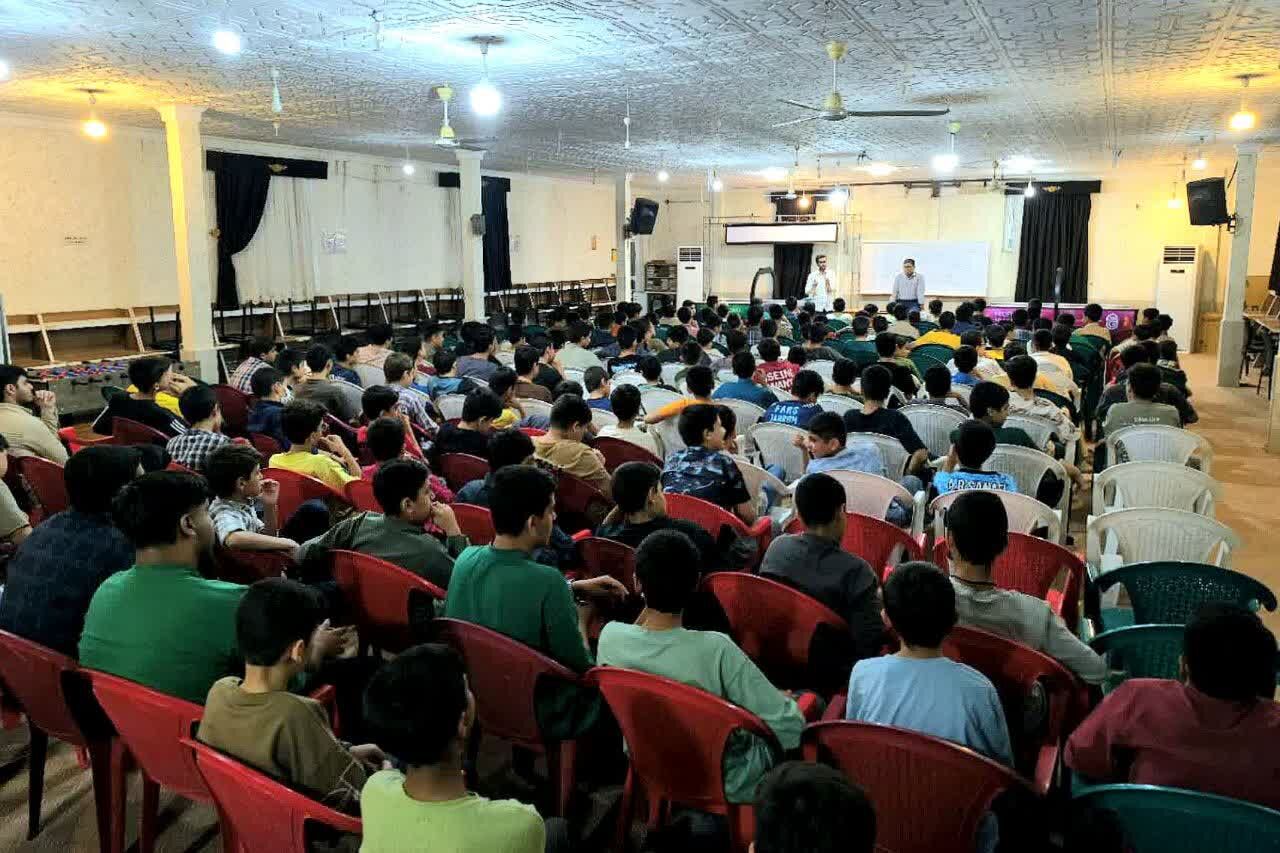 نوجوانان مسجدی عضو کانون مسجد امام حسین(ع) جهرم با احکام دوران بلوغ آشنا شدند
