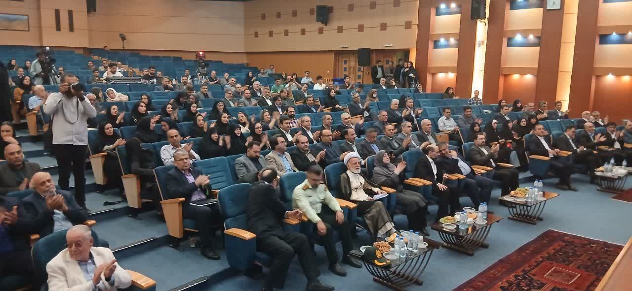 روز اراک با تأکید بر پاسداشت مفاخر و مطالبه سهم استان از توسعه ملی برگزار شد