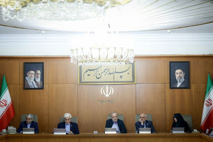 بررسی روند بازسازی تاسیسات نفت و گاز کشور در جلسه هیات دولت