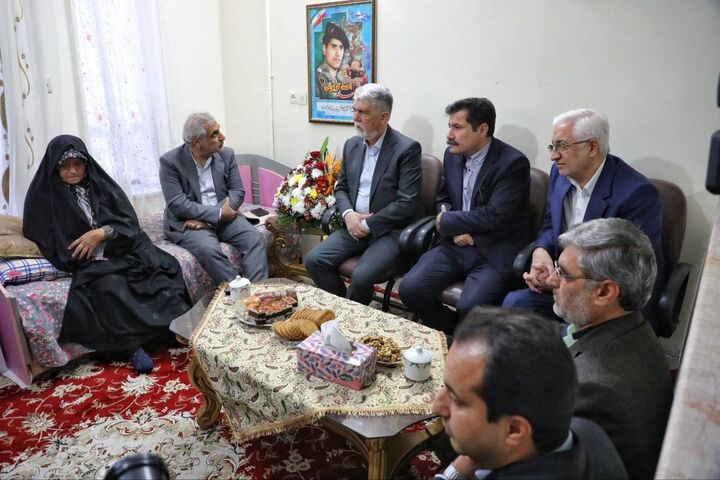 شهدا هنر زندگی کردن را به ما آموختند