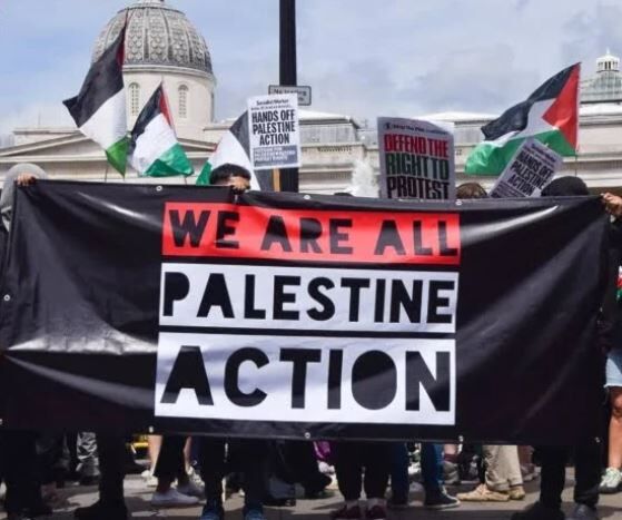 بیش از ۱۵۰ نویسنده و چهره فرهنگی خواستار بازنگری انگلیس در ممنوعیت «فلسطین اکشن» شدند