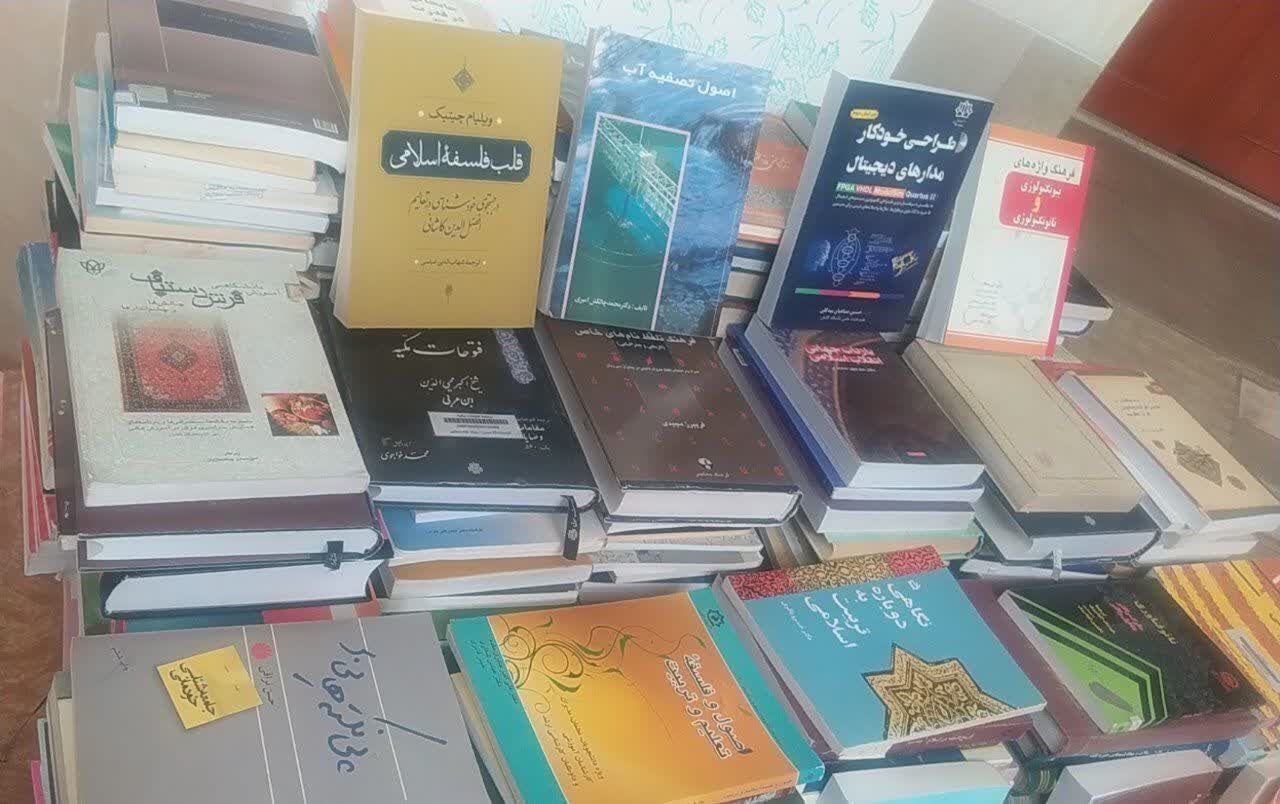 اهدای بیش از ۲ هزار نسخه کتاب علمی و دانشگاهی به کتابخانه‌های عمومی آران و بیدگل