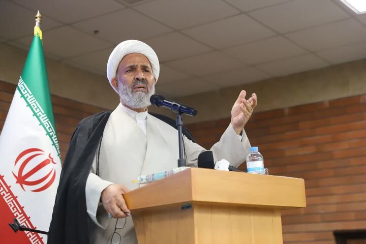 انقلاب اسلامی الگوی سومی برای حل مشکلات جهان ارائه کرد