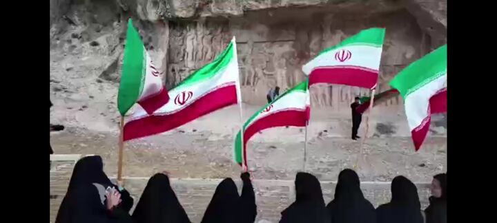تجمع حماسی دانشجویان در یادمان شکست امپراتور روم در کازرون