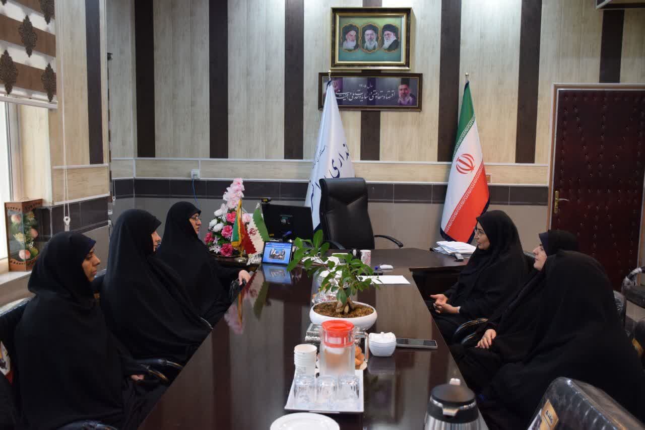 دیدار مسئول جامعه زنان سپاه کرمانشاه با فرماندار روانسر؛ تکریم خانواده شهیده دانشآموز هستی محمدی
